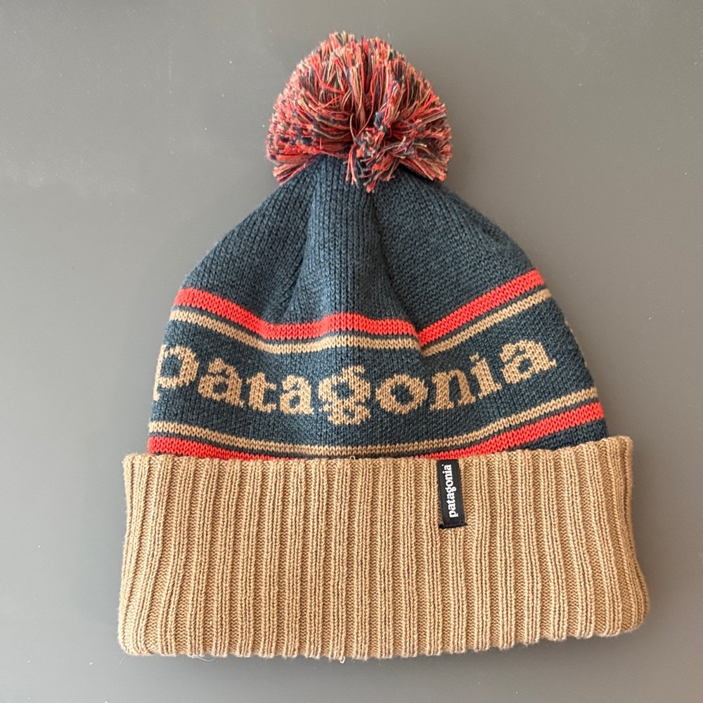 Patagonia Adulta Blue and Tan Pom-Pom Beanie